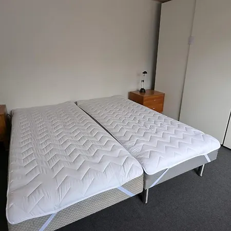 5 Person In Nyaraló *